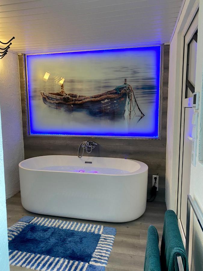 Gleis 2, Waggon Mit Ofen, Optional Mit Whirlpool Und Sauna Dahlem  Exterior photo